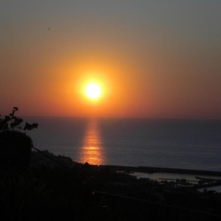 Ring Hostel Forio di Ischia Buitenkant foto
