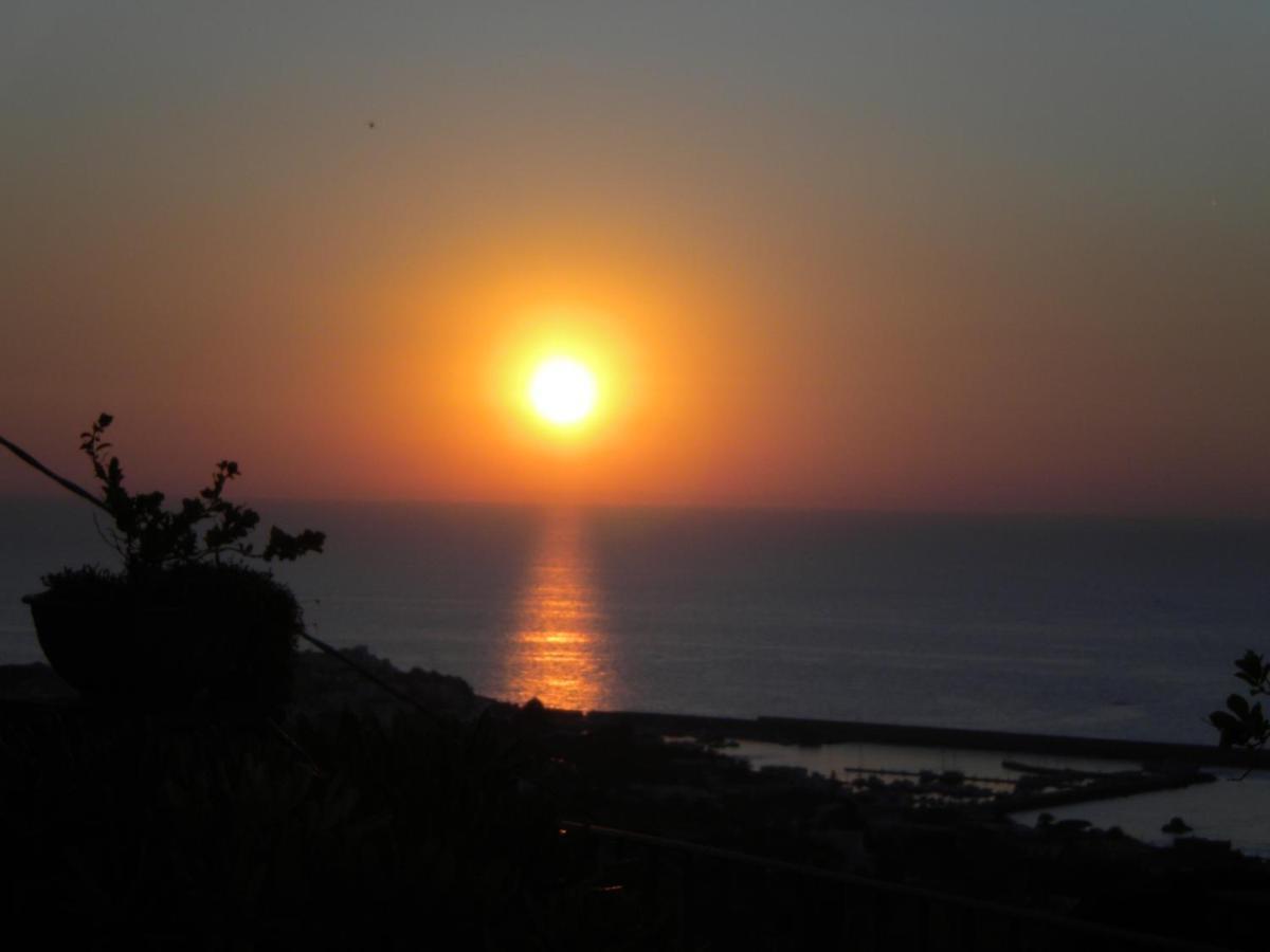 Ring Hostel Forio di Ischia Buitenkant foto